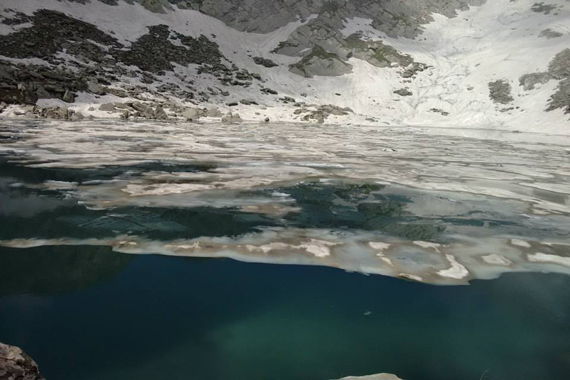 dehnasar lake trekking