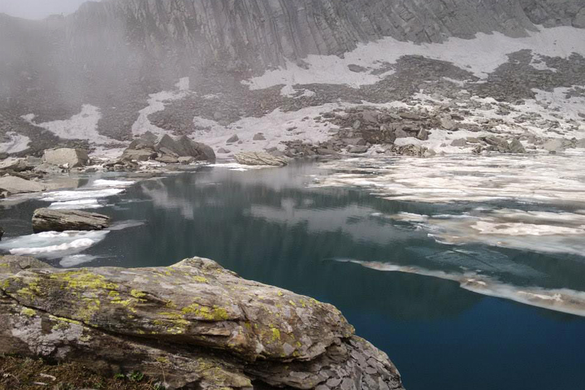 trek to prashar lake