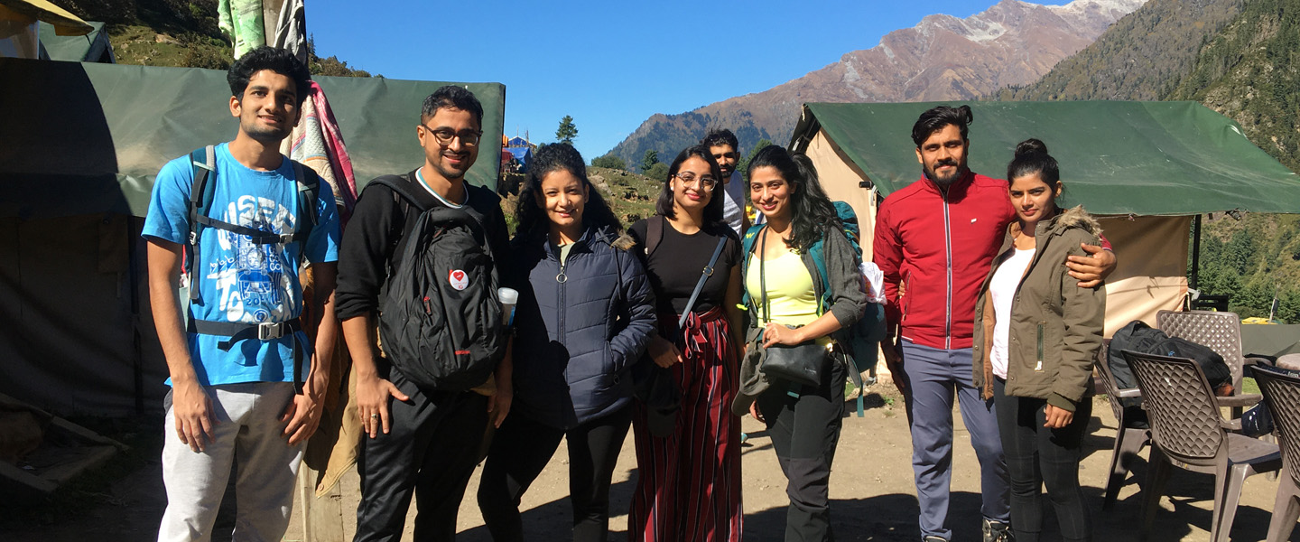 trekking group for kheerganga