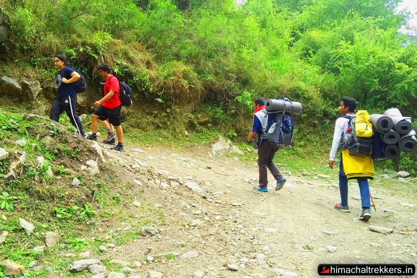 tirthan valley trekking